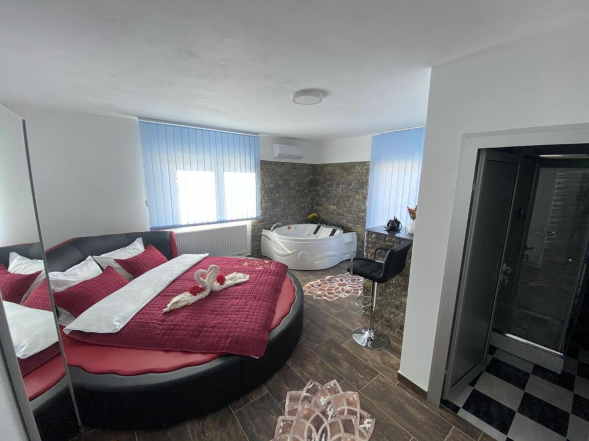 Motel Aladin Cazin Esterno foto