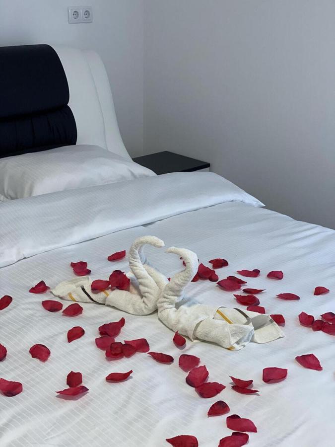 Motel Aladin Cazin Esterno foto