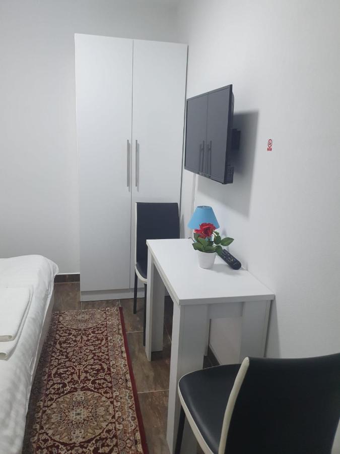 Motel Aladin Cazin Esterno foto