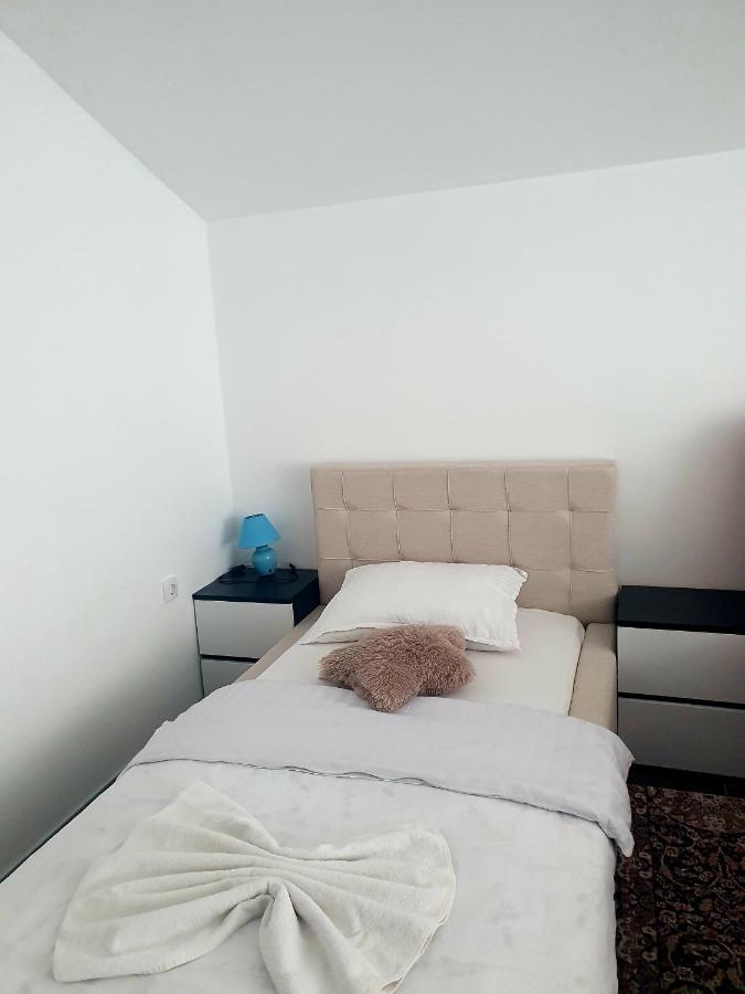 Motel Aladin Cazin Esterno foto